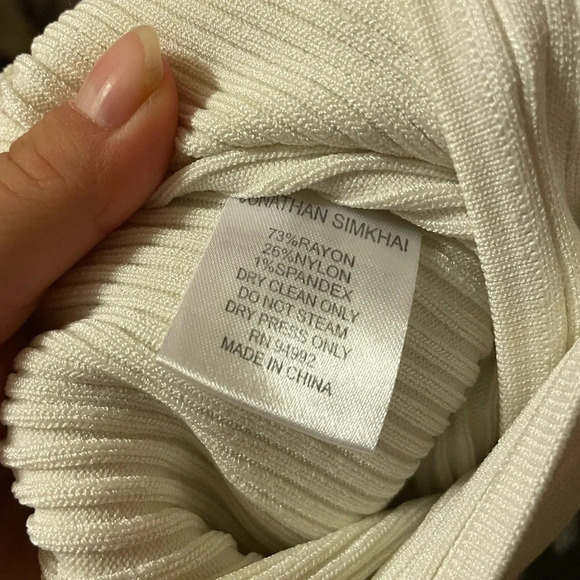 JONATHAN SIMKHAI CREAM CROSS-FRONT CROPPED KNIT TOP - Picture 3 of 7